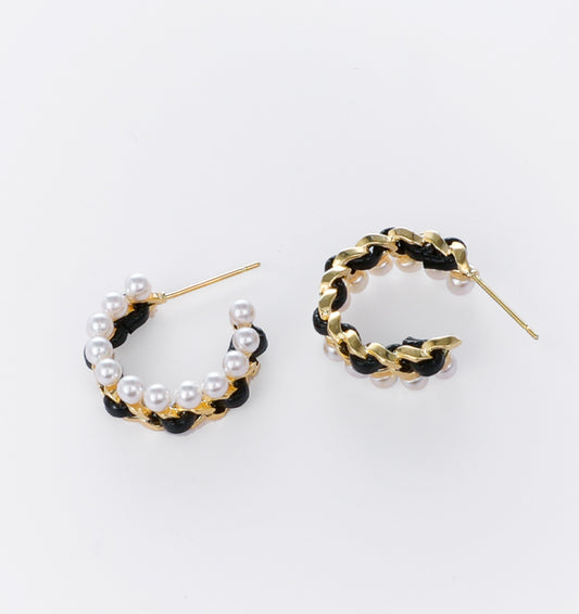 Black velvet pearl ladylike earrings