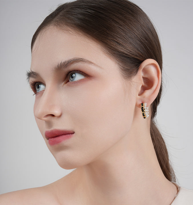 Black velvet pearl ladylike earrings
