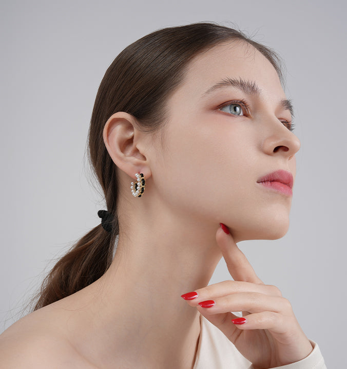 Black velvet pearl ladylike earrings