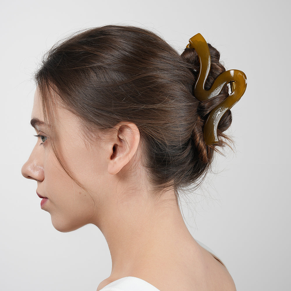 Wavy large-sized grab clip with coiled hair at the back of the head shark clip