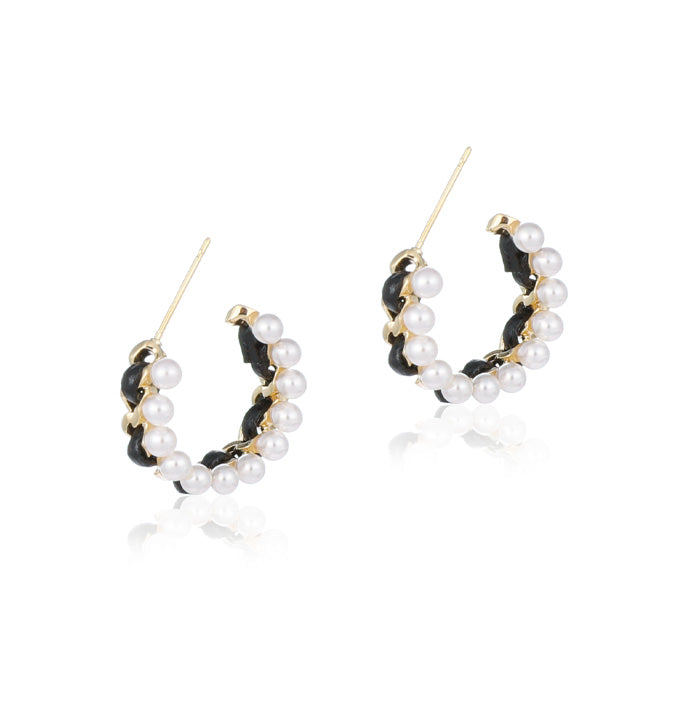 Black velvet pearl ladylike earrings