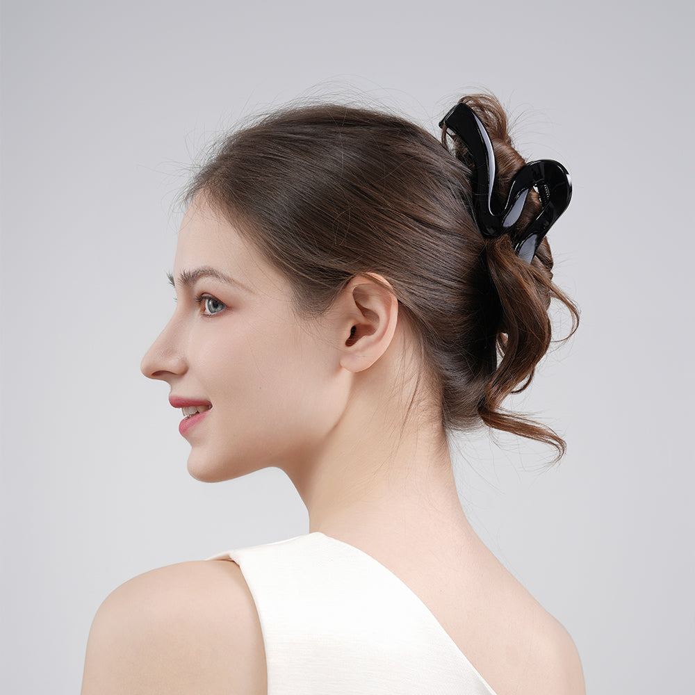 Wavy large-sized grab clip with coiled hair at the back of the head shark clip